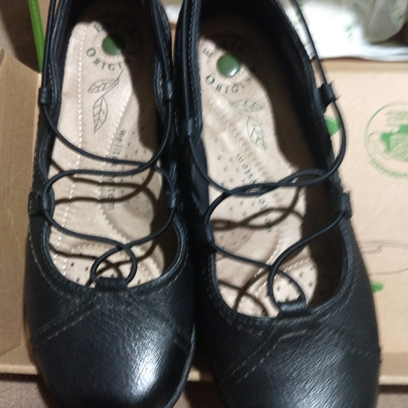 Earth Origin Shoes - Picture 4 of 5